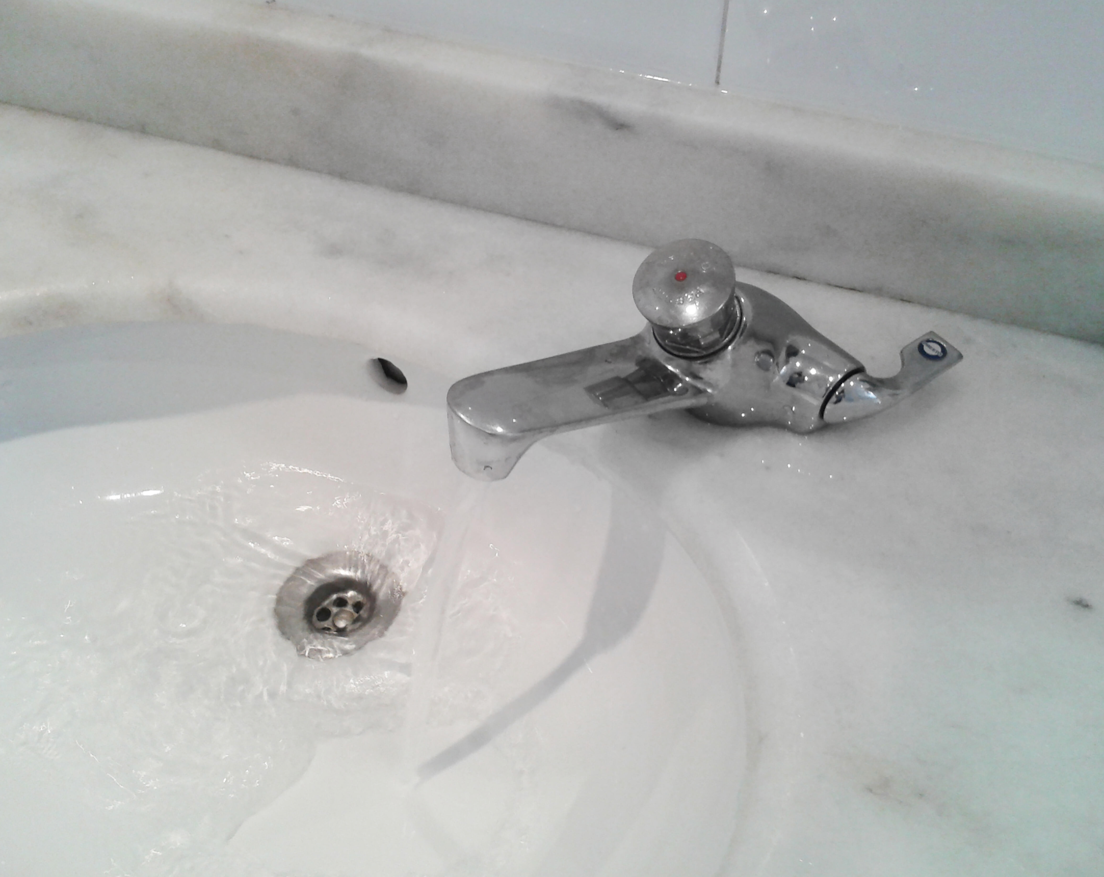 Presto single-lever washbasin mixer with timer – chrome – brass