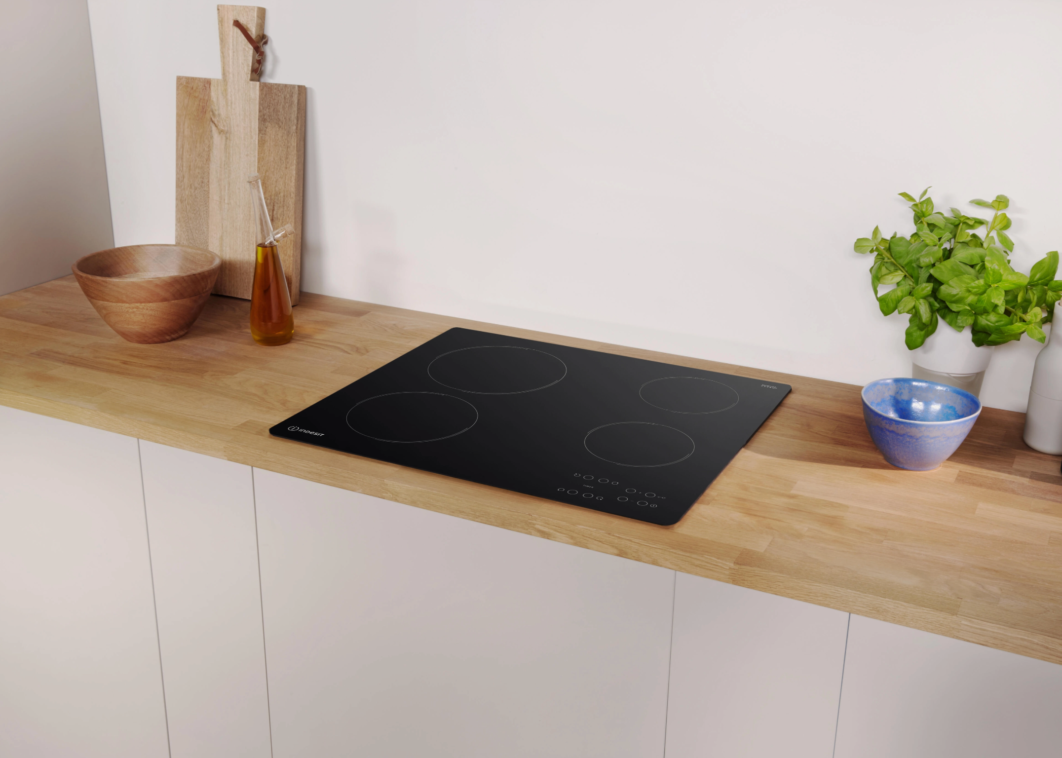 Indesit glass ceramic hob – 60 cm – 4 cooking zones – touch controls – black