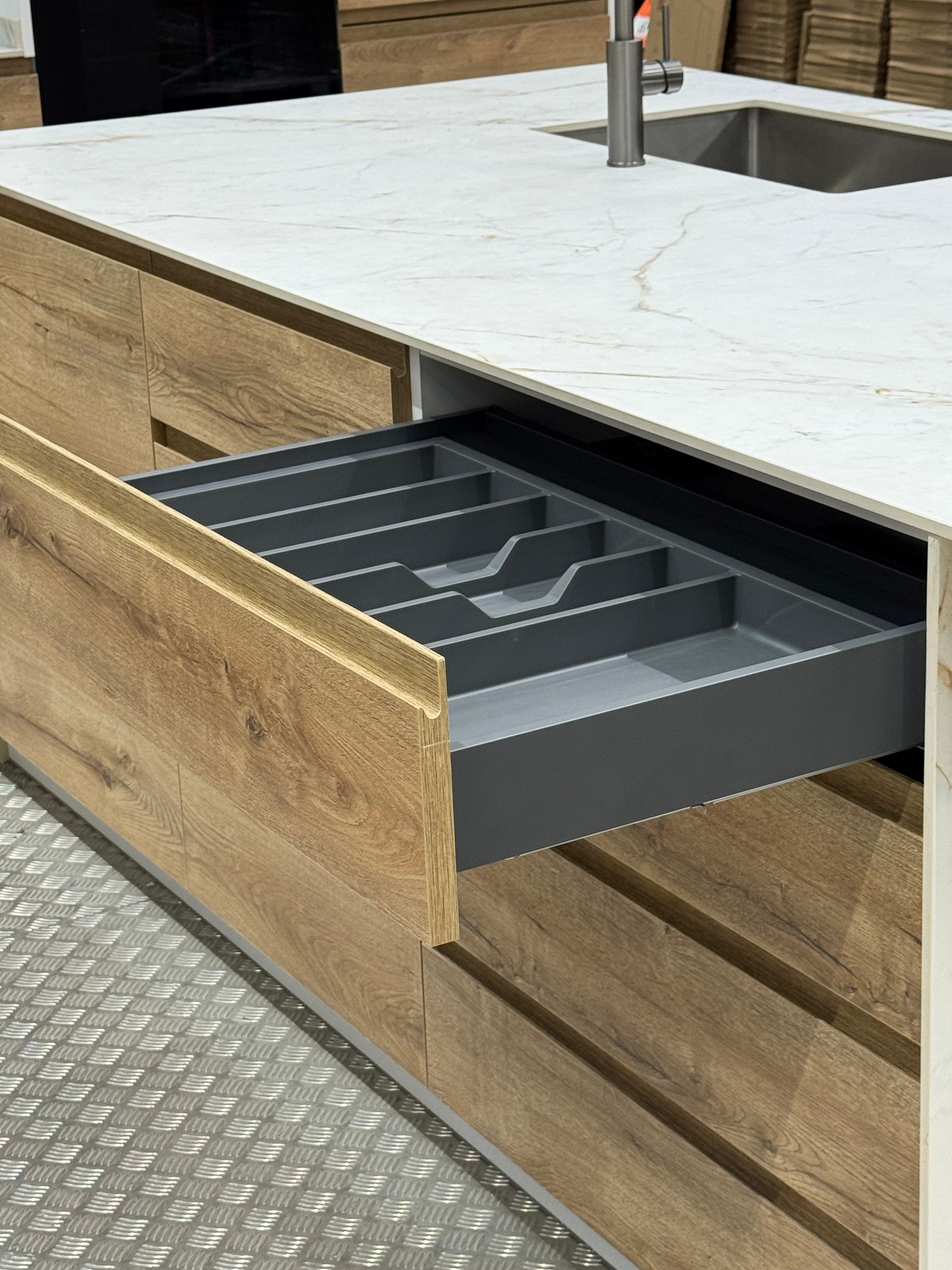 SALZBURG Kitchen – SEVILLA/TOLEDO Edition with CUARZO BEIGE