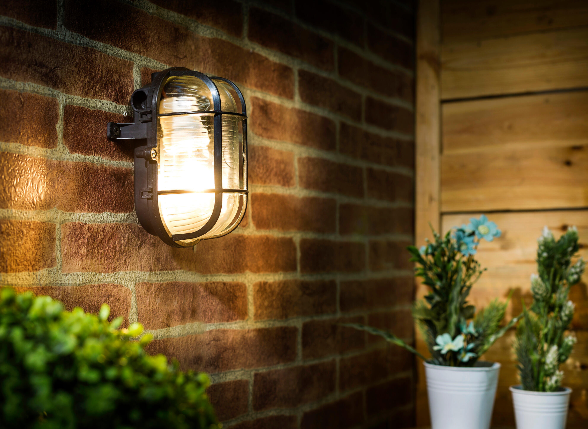 Outdoor wall light 60 W – black – IP44 – 9.5 × 18 × 12.5 cm