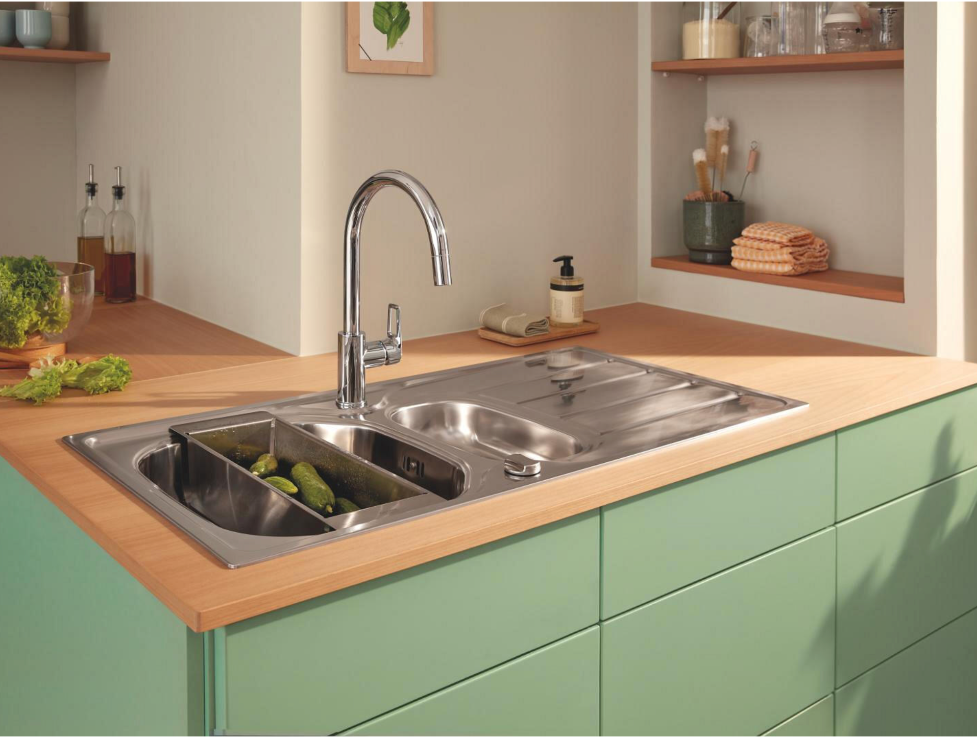 GROHE StarLoop – pull-out single-lever kitchen mixer – chrome / brass