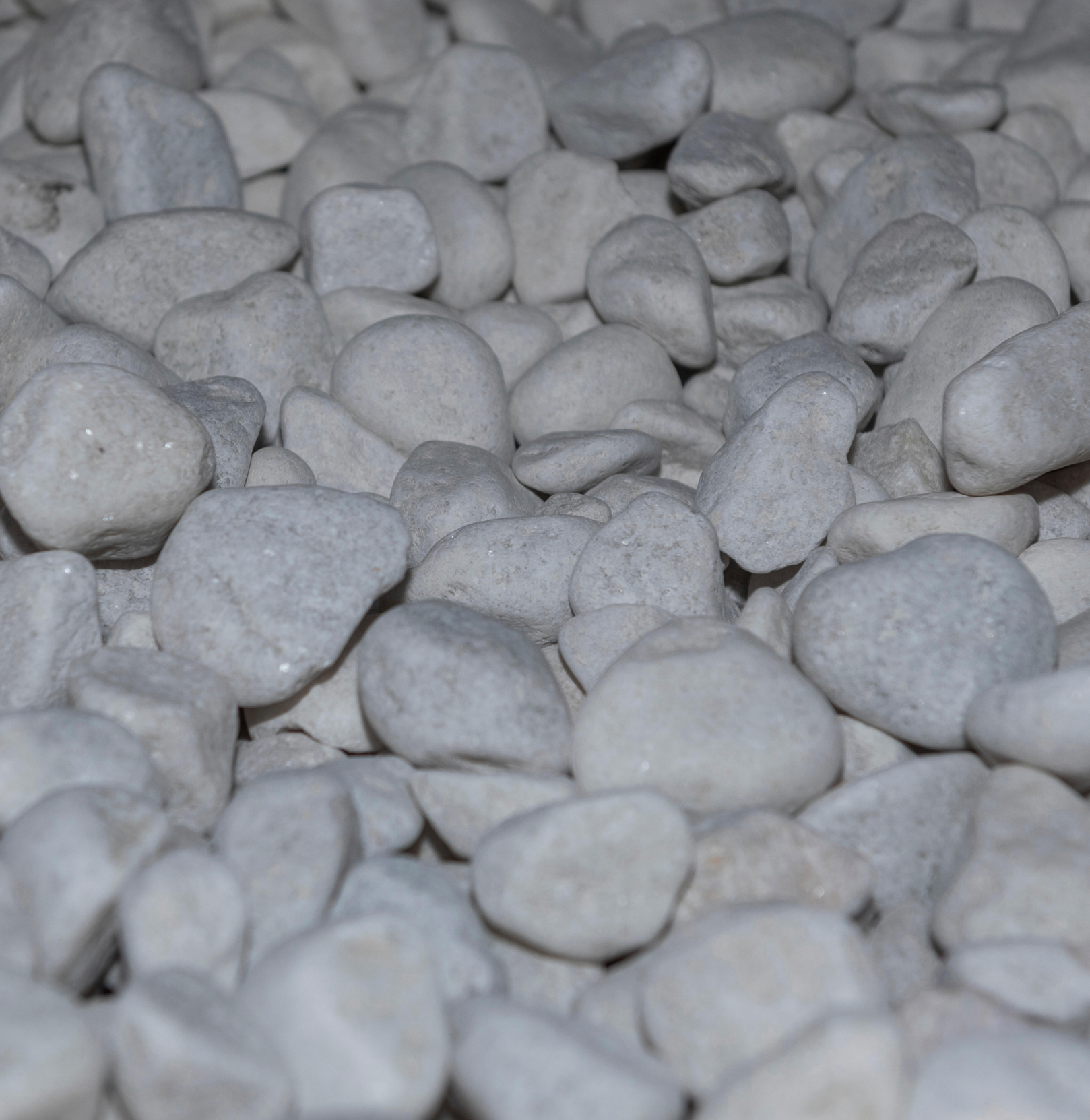 White Rolled Pebbles 20/40 mm – 20 kg Bag
