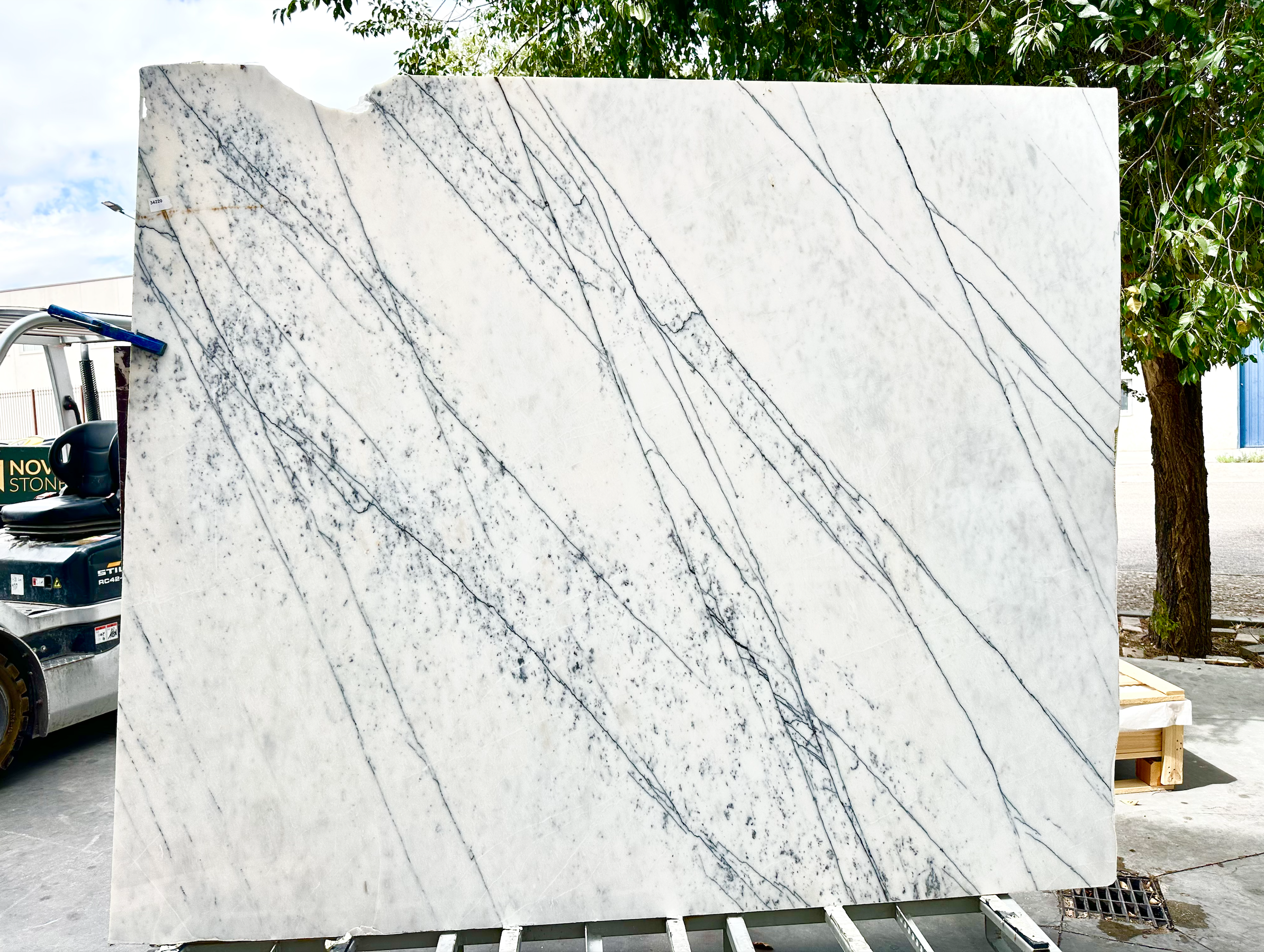 White Lilac Premium Stone Slab – Polished Finish - 190€/m²